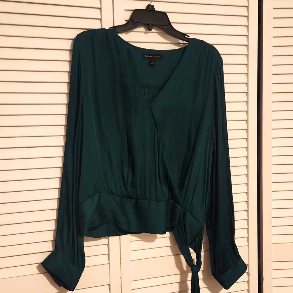 Gorgeous green silk/satin blouse